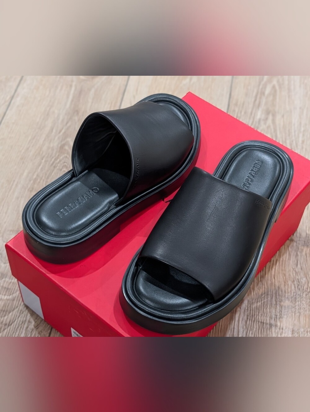 $895 Mens FERRAGAMO "Ginuone" Open Toe Leather Sandals Black US 9